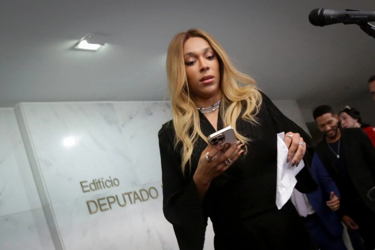 Erika Hilton quer garantir INSS a pais e mães de santo