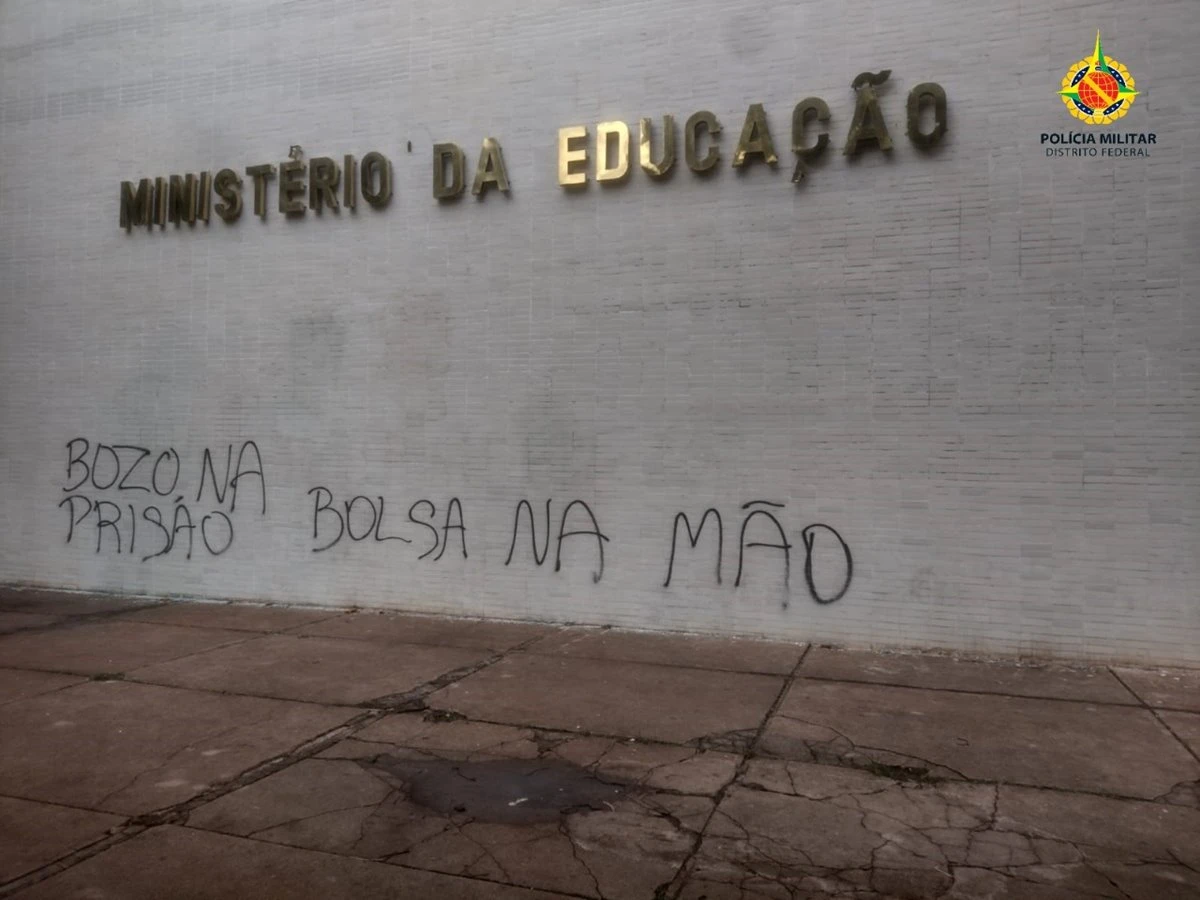 Erika Hilton mantém em gabinete alvo da PF por pichar ministério