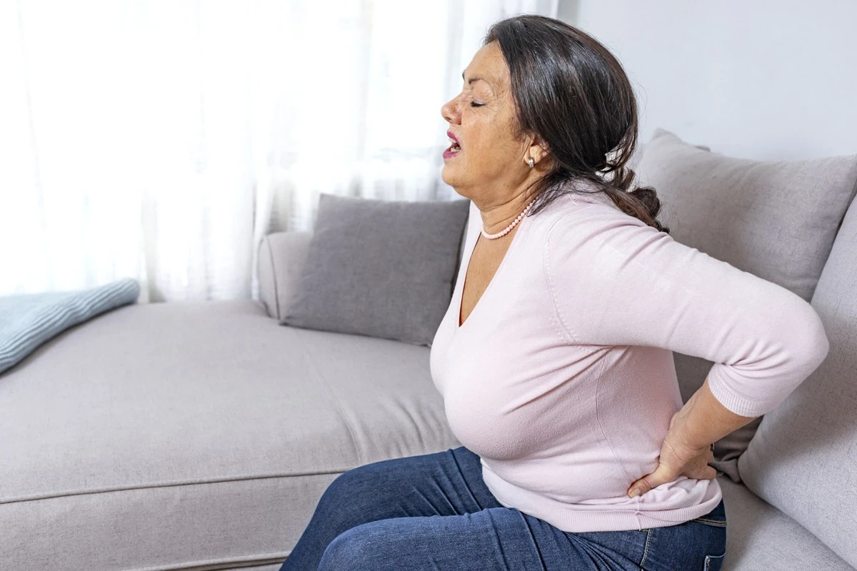 Fisioterapeuta ensina 3 exercícios que aliviam a dor no nervo ciático