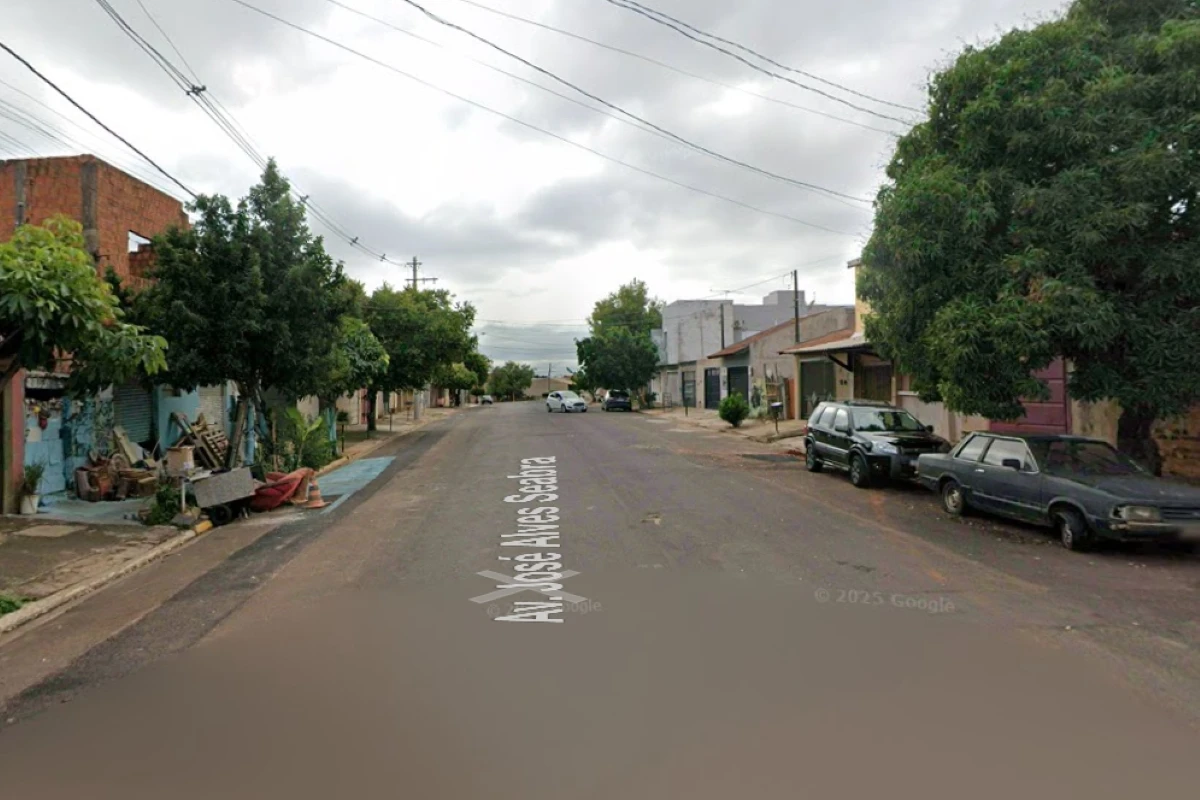 Homem incendeia casa após filho e esposa se negarem a buscar drogas