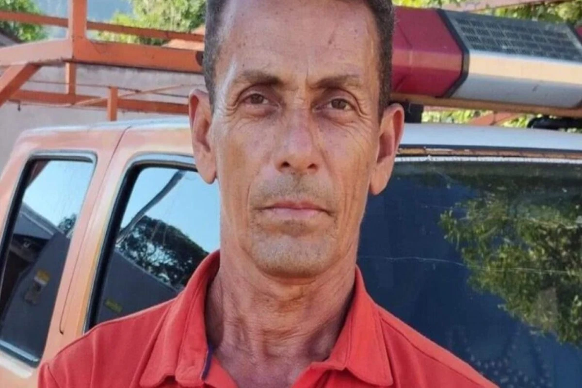 Ex-vereador morre após ser atingido por poste durante poda de árvore