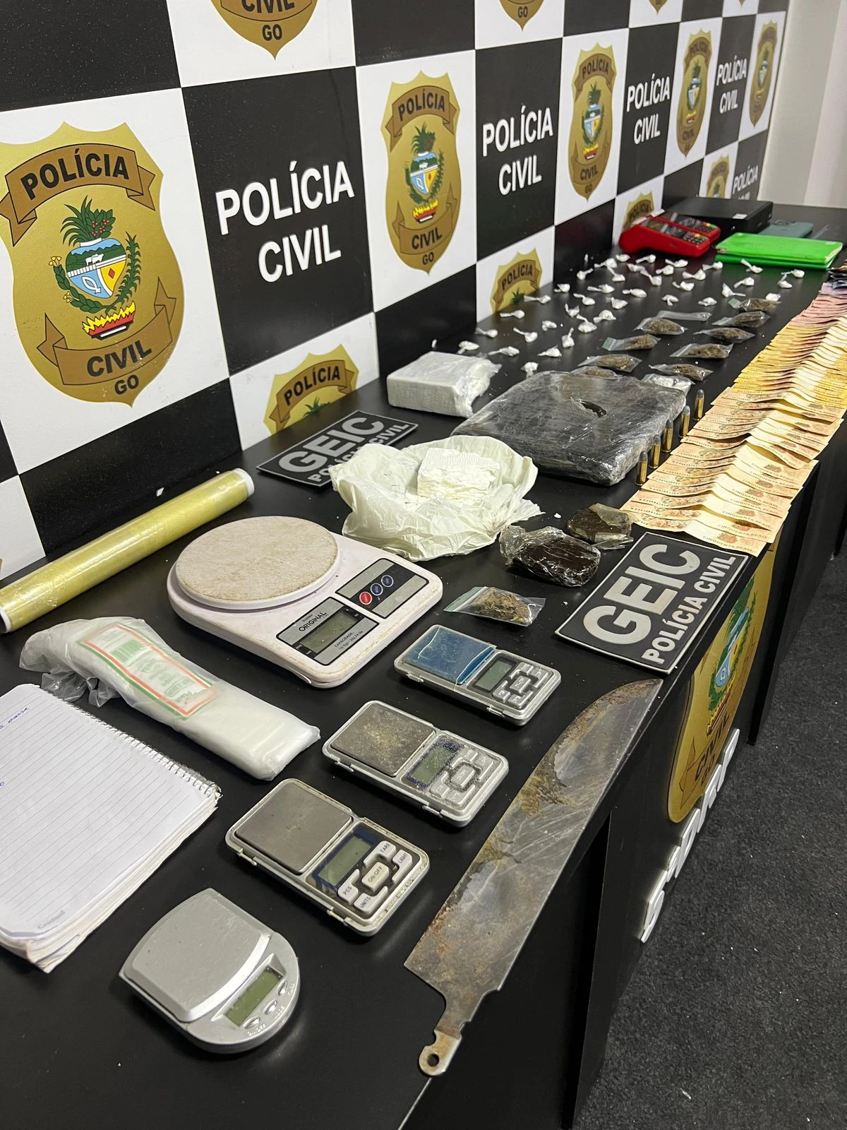 Polícia fecha boca de fumo que funcionava perto de escolas e igrejas