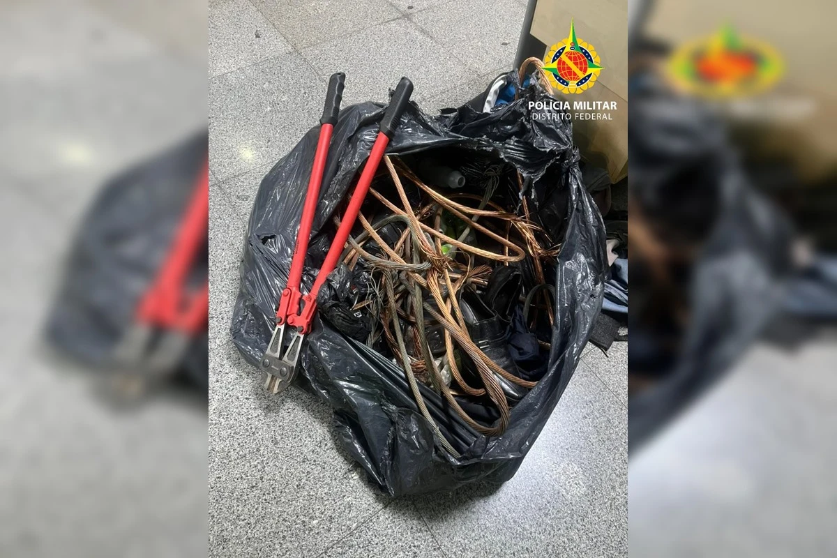 Dupla é detida pela PMDF com 10 metros de cabos furtados na Asa Norte