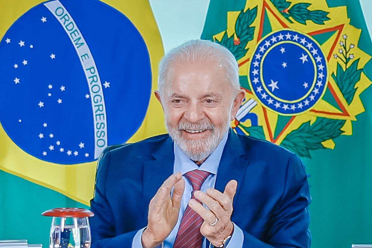 Janja e ministros parabenizam o presidente Lula pelos 79 anos