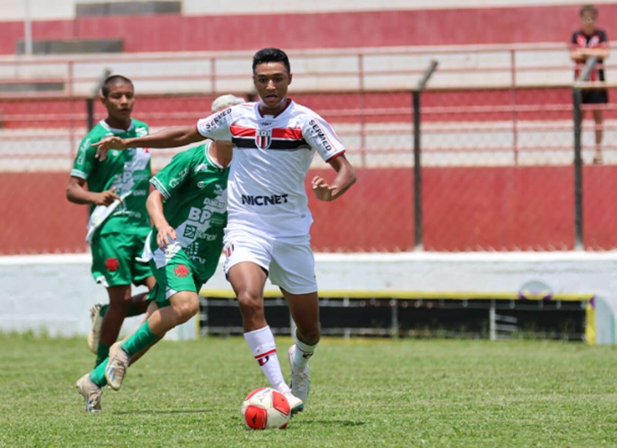 Hospital atualiza estado de saúde de jogador do Bragantino. Confira