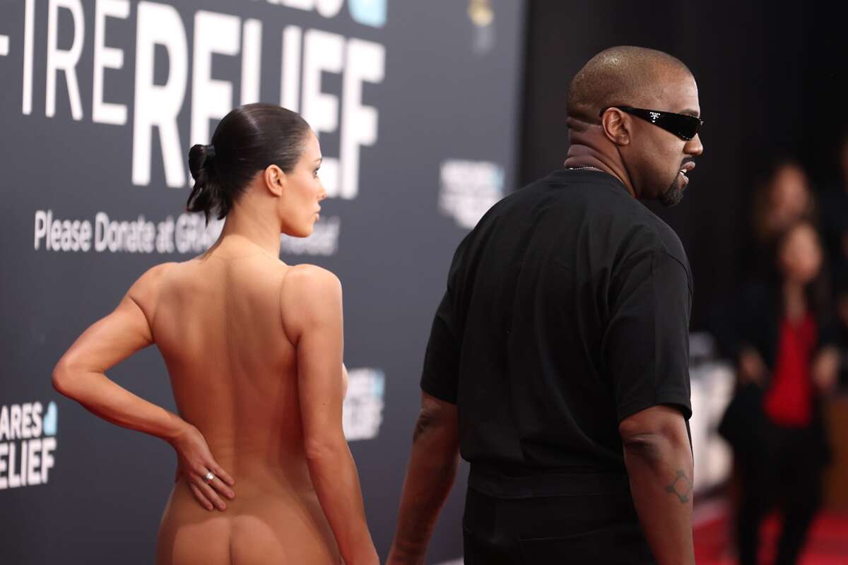 Kanye West publica foto da esposa nua para promover filme