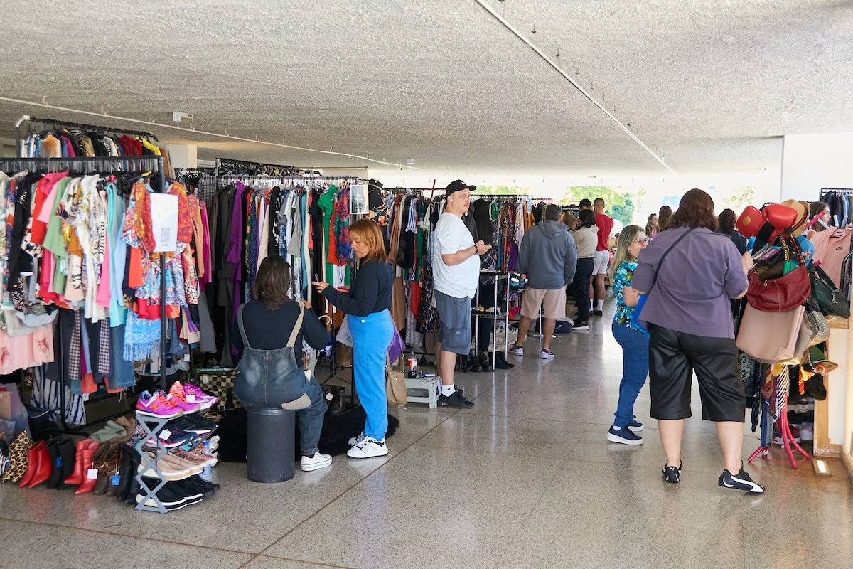 Urbanoise e mais: o que encontrar no It’s Time Brechó neste domingo