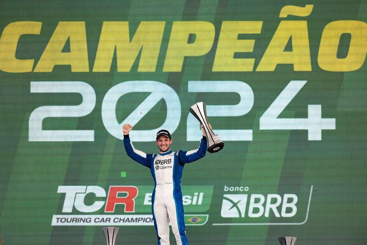 Pedro Cardoso é campeão da segunda temporada do TCR Brasil