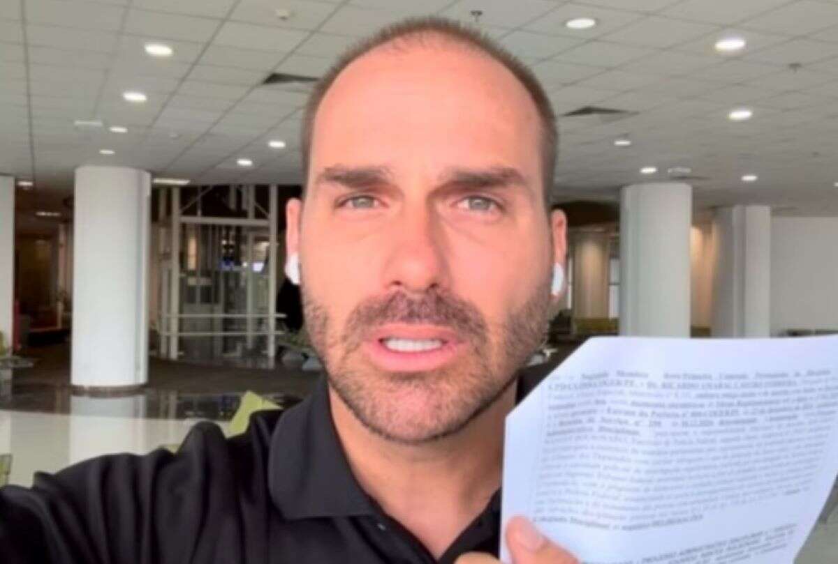 Bolsonaristas se unem contra acusações de covardia a Eduardo Bolsonaro