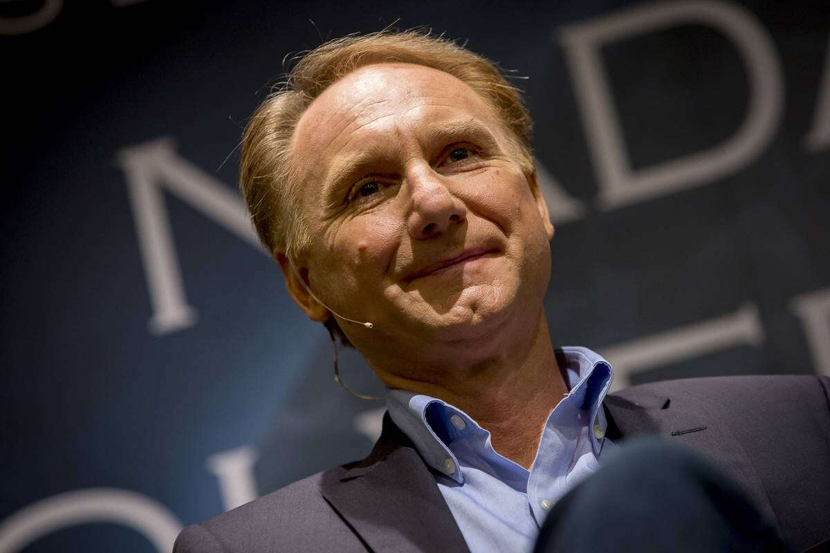 Após oito anos, Dan Brown anuncia novo livro com Robert Langdon