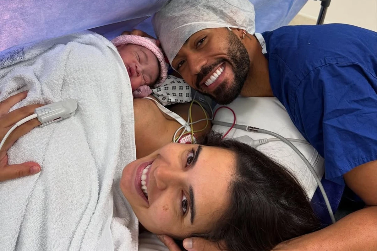 Esposa de Matheus Cunha antecipou parto para jogador viajar com o United