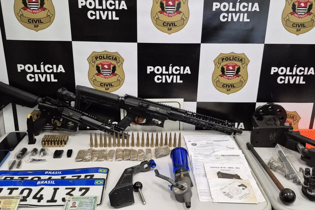 Policia apreende armas de guerra, munições e drogas do PCC no litoral