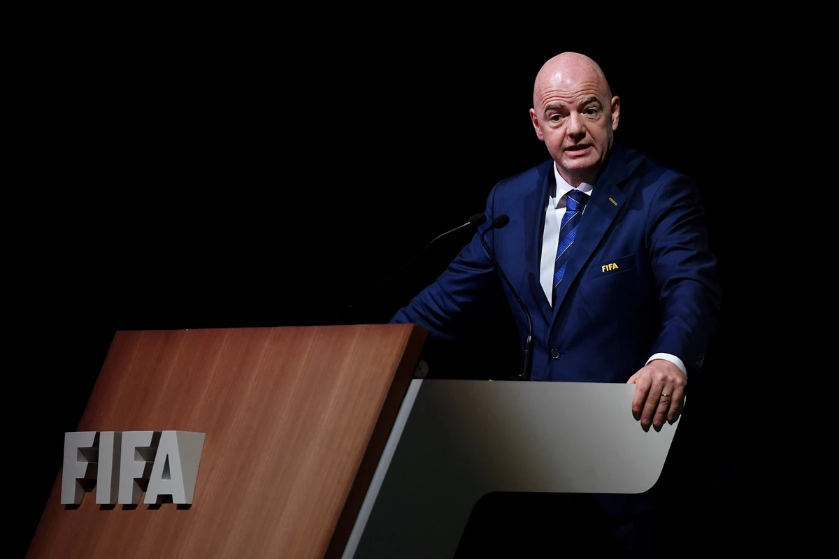 Fifa pode alterar data da Copa para fugir do calor, diz Infantino