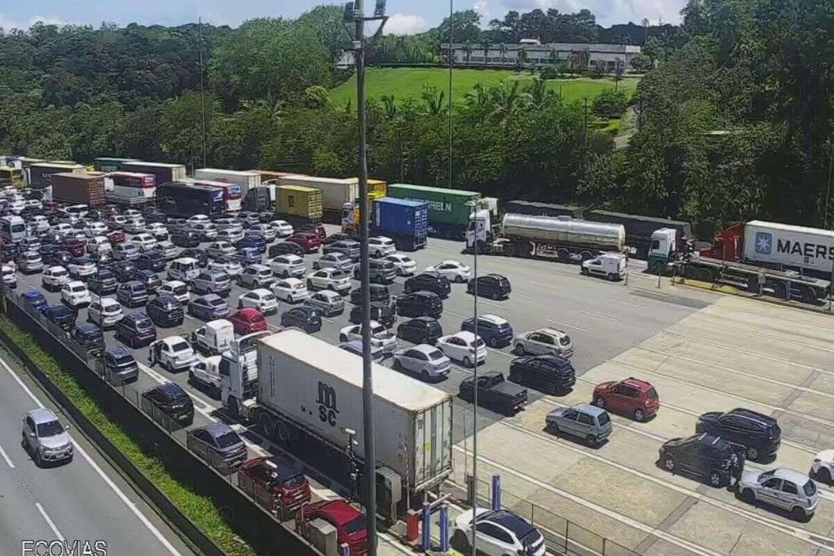 Rodovia entre SP e litoral tem 27 km engarrafados na volta do Ano-Novo