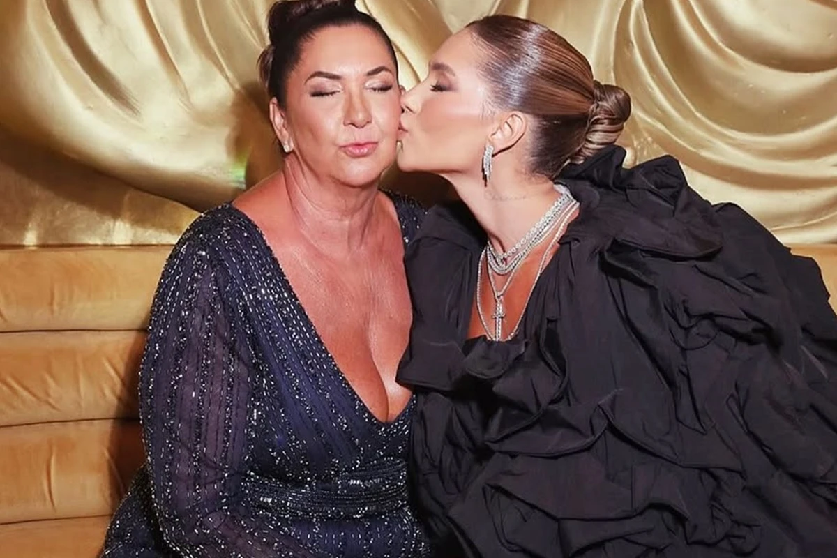“Toda hora”, afirma Virginia Fonseca sobre curtidas da mãe na web