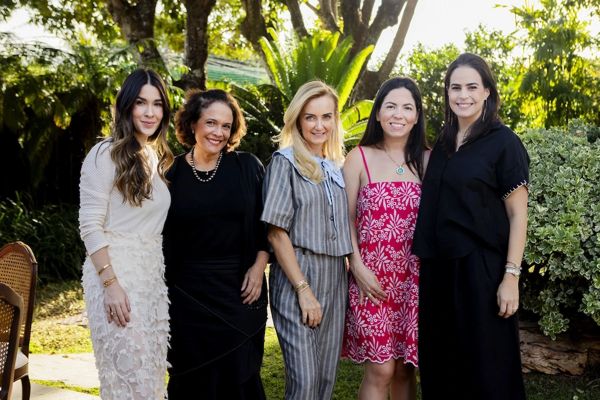 Maria da Graça Miziara e Tici Venâncio oferecem almoço para convidados