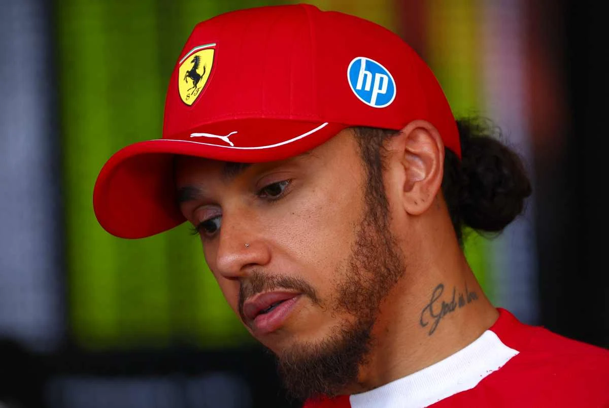 Ex-Ferrari critica Hamilton: “Senna ou Schumacher jamais teriam dito”