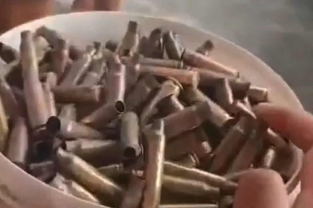 Moradores juntam balde de cápsulas após tiroteio entre CV e TCP. Vídeo