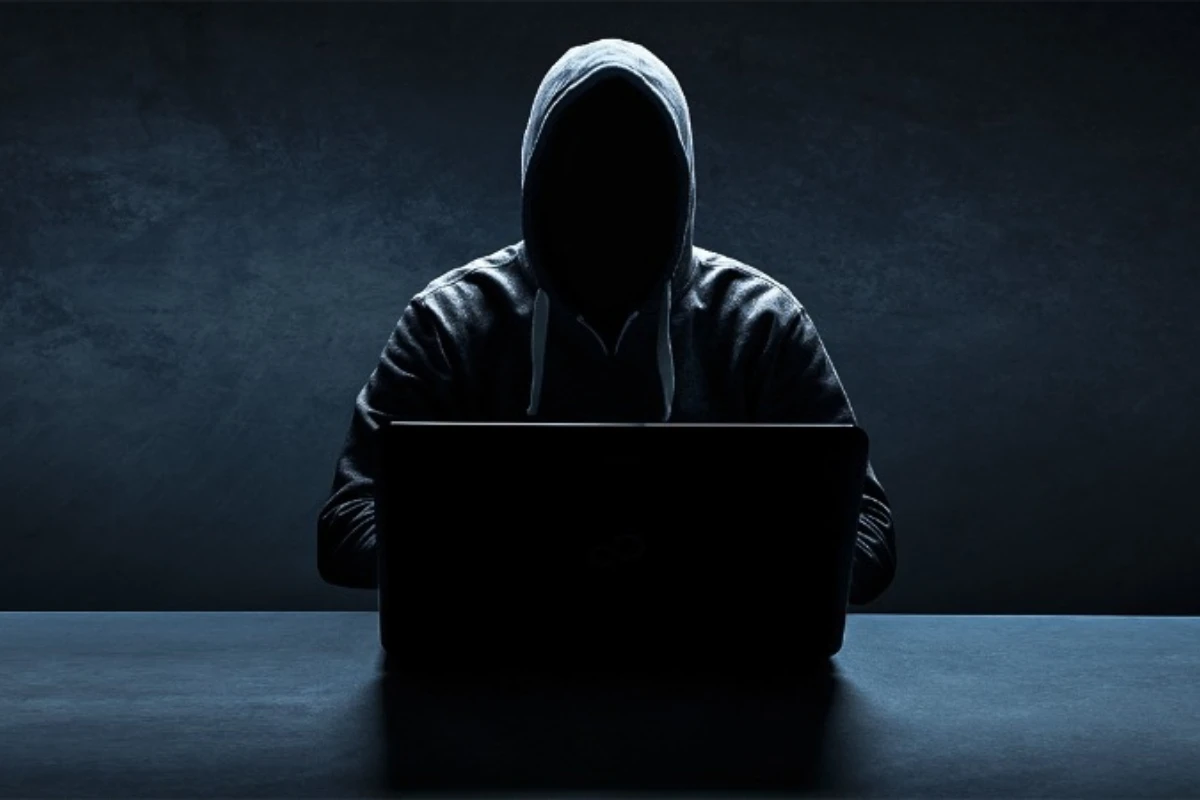 Alunas de escola são expostas em site pornô em montagens feitas com IA