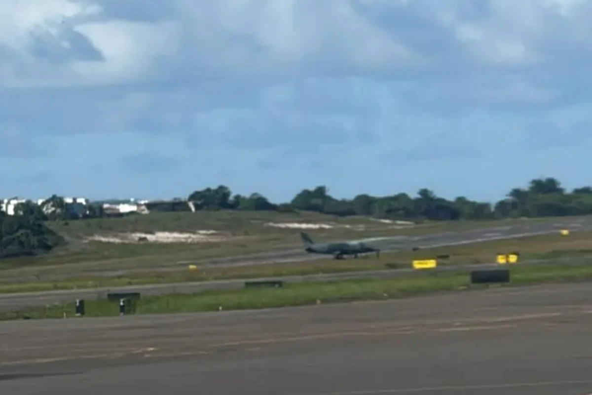Avião da FAB tem pneu furado ao pousar no Aeroporto de Salvador