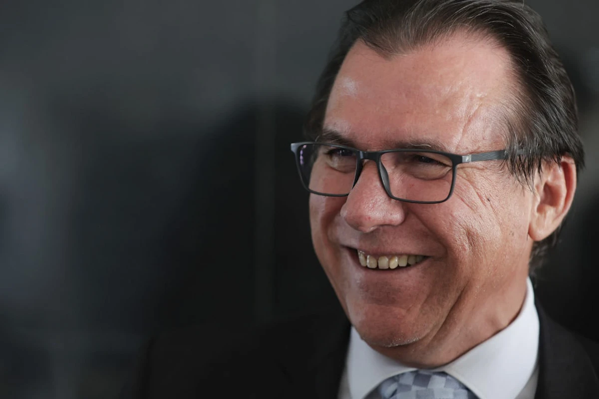 “No amor ou na dor”, diz Marinho sobre redução das taxas do VA e VR