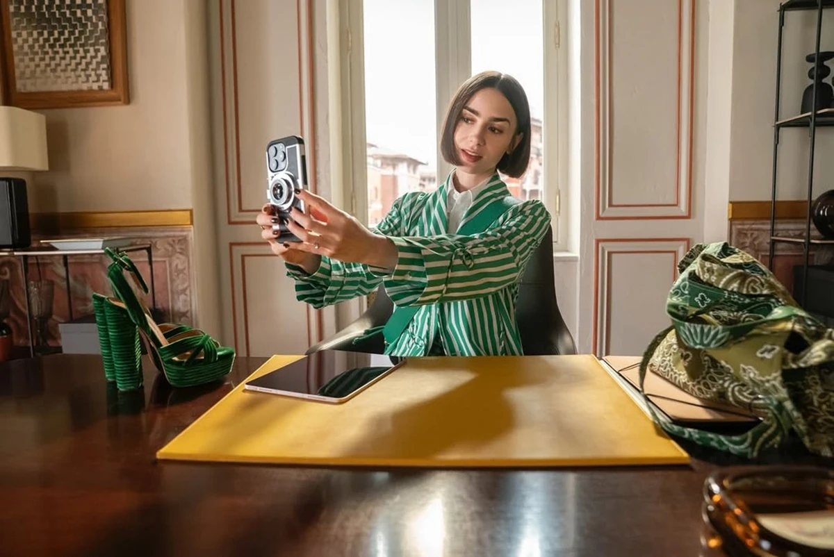 Quinta temporada de Emily in Paris ganha data de estreia; confira