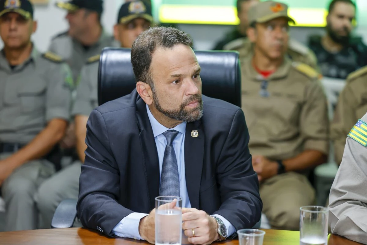 Secretário de Segurança de Caiado reage após prefeito pedir blindado