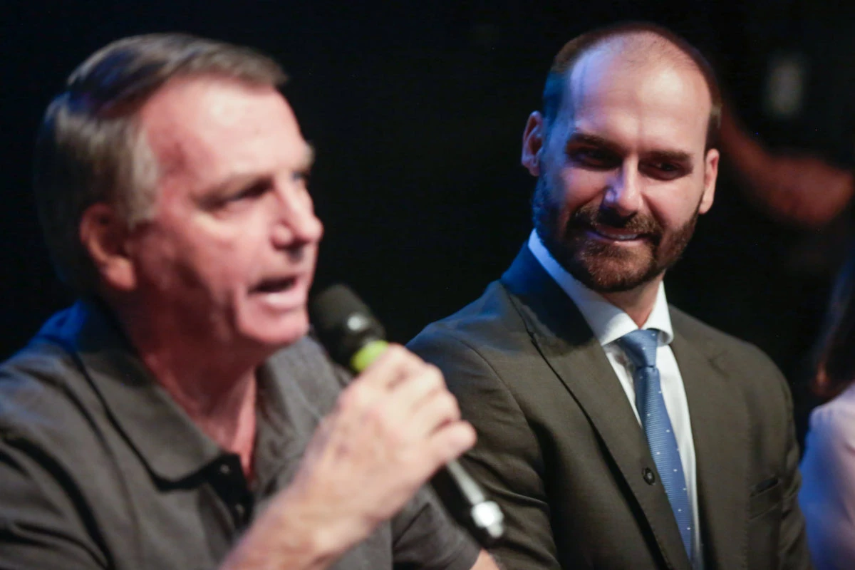 “Já mandei R$ 2 milhões, não tenho mais”, diz Bolsonaro sobre Eduardo