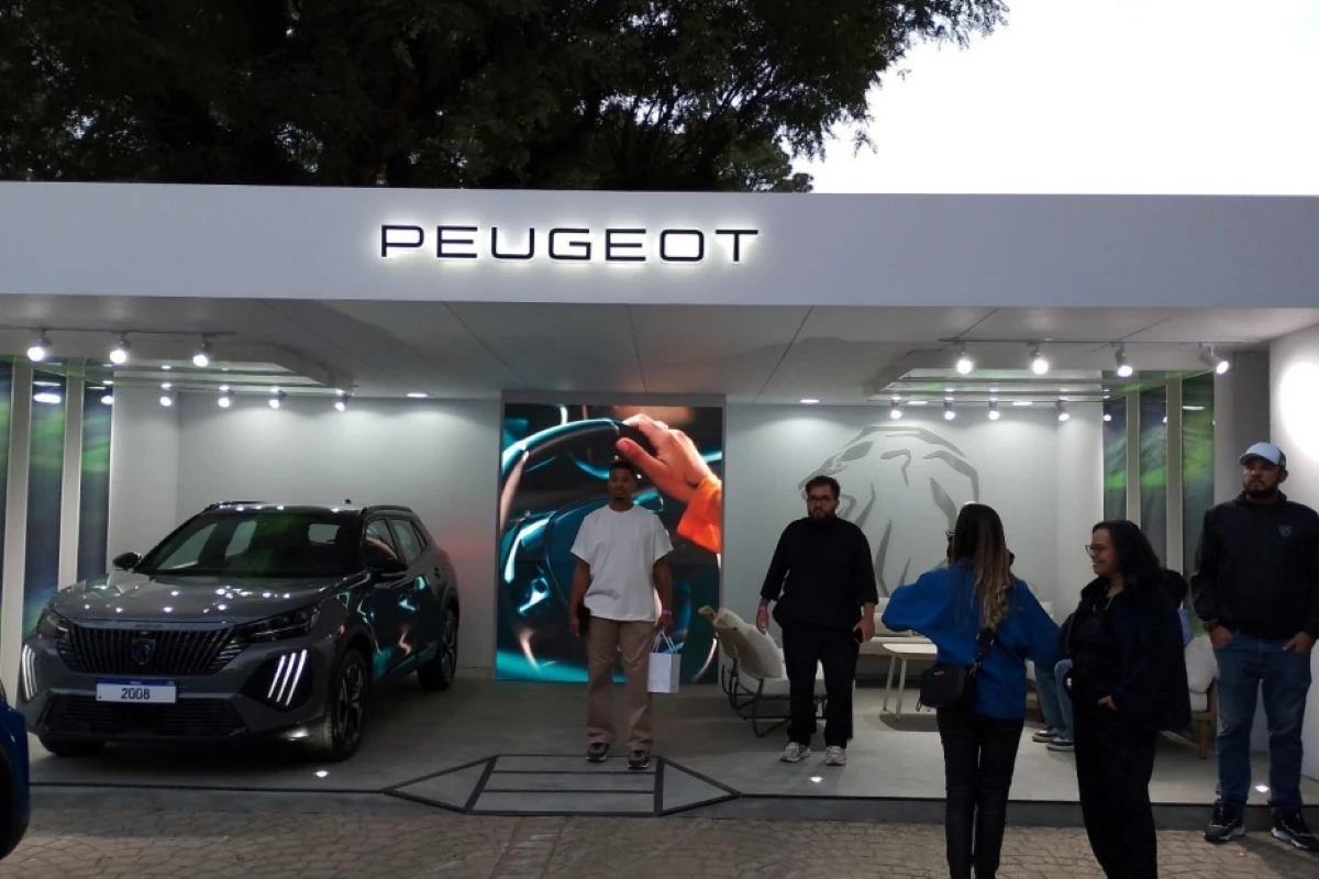 Prefeitura multa concessionária por instalar estande em parque tombado