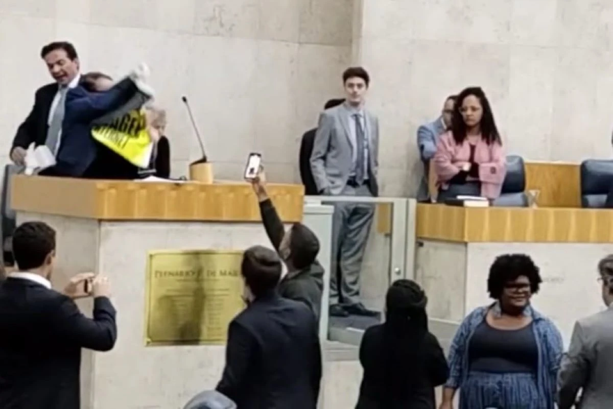 SP: vereadores brigam por cartaz em debate sobre reajuste a servidores
