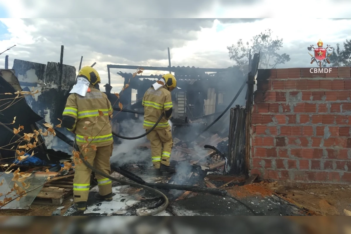 Incêndio destrói casa no Assentamento Nova Jerusalém, em Samambaia
