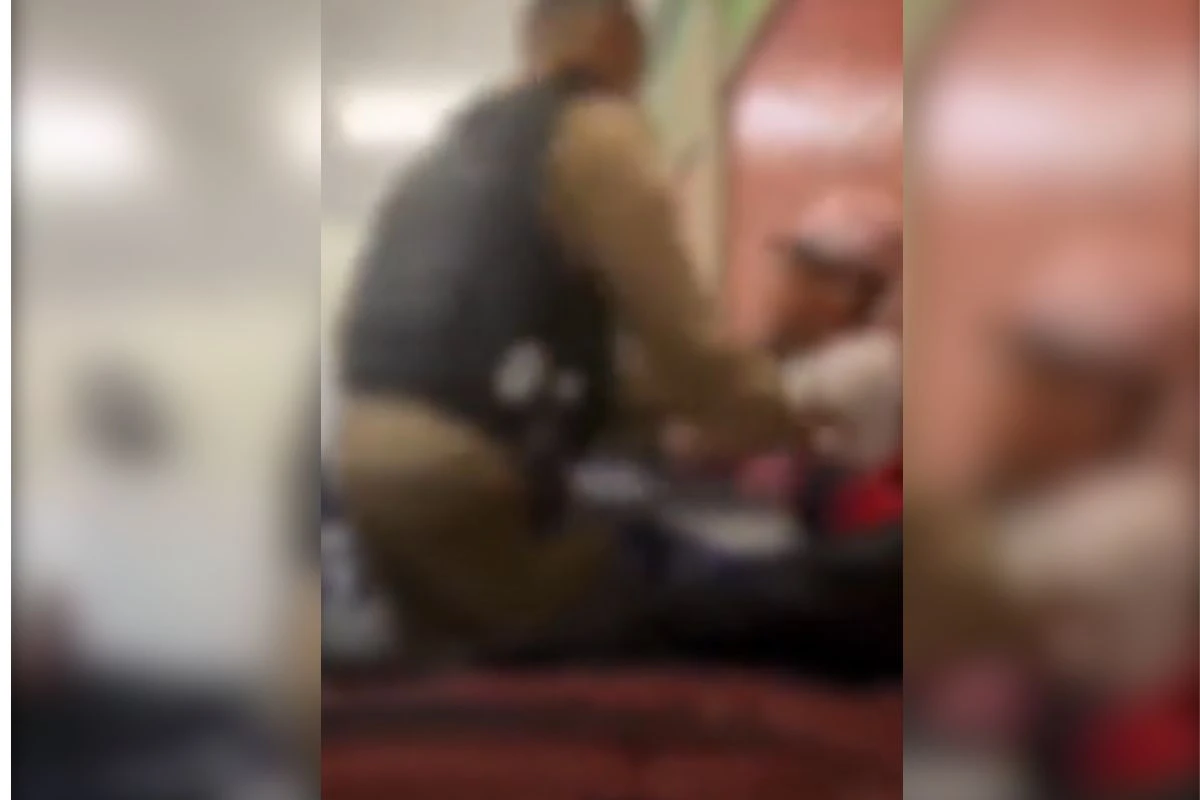 Aluno é retirado à força da sala de aula por PMs em MG. Vídeo