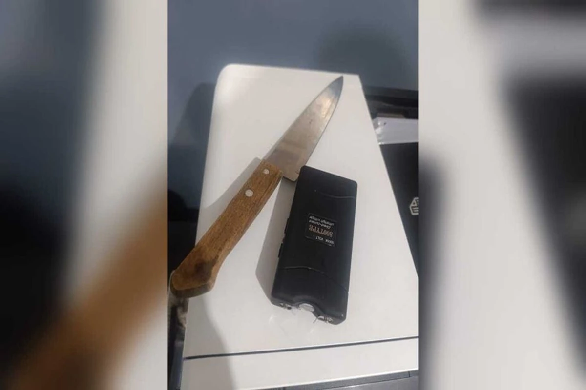 Filha aplica choque e esfaqueia a mãe: “Hoje, você vai conhecer Jesus”
