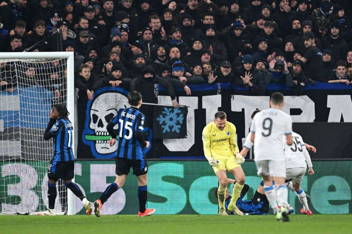 Vídeo: atacante da Atalanta perde pênalti e enfurece treinador