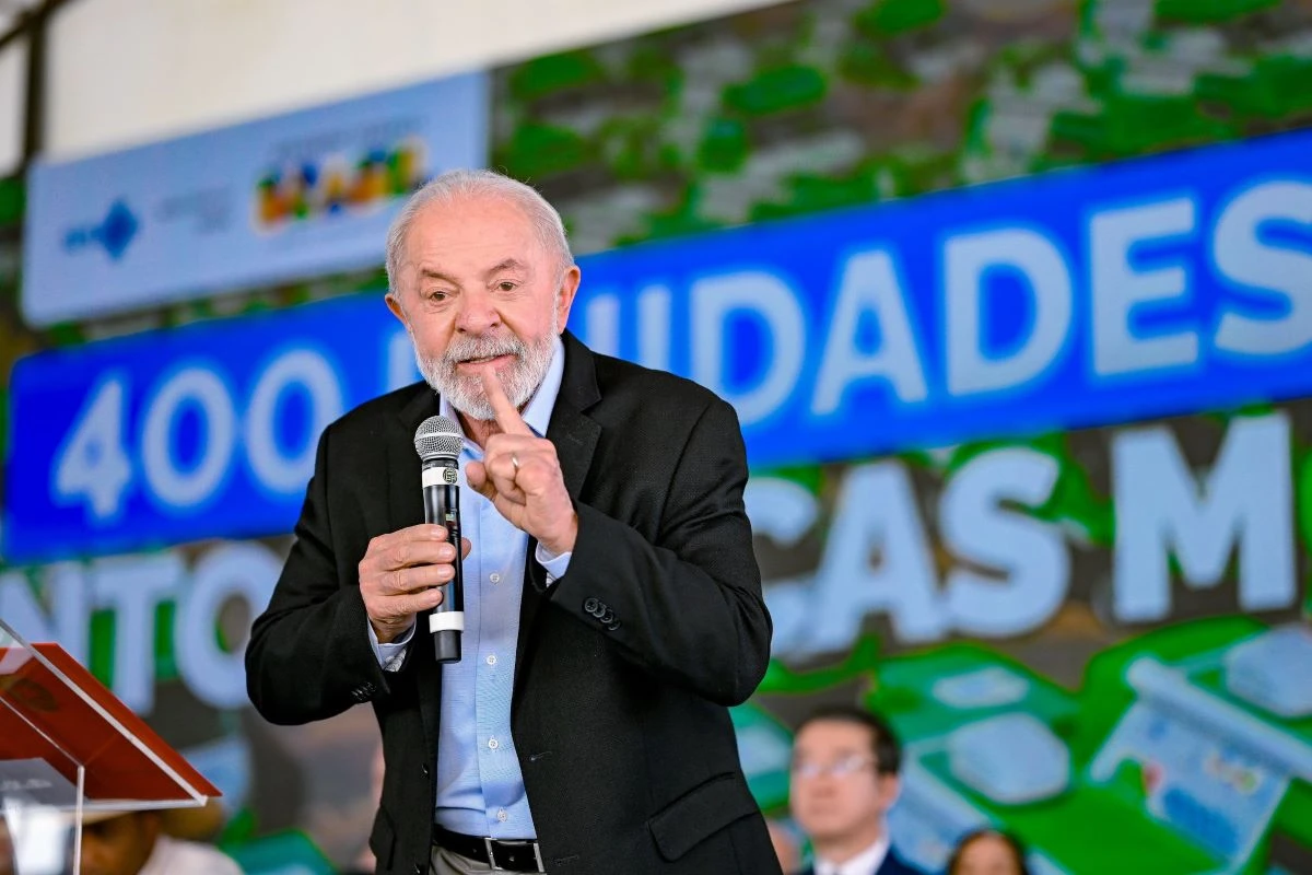Lula diz que “vai incomodar mais” se reeleito e plateia mira Tarcísio