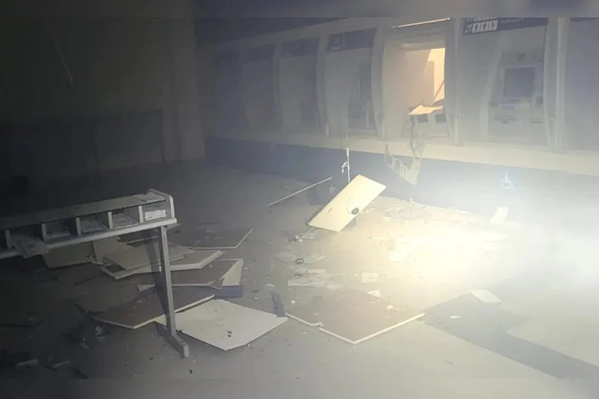 Homem fabrica bomba, tenta explodir caixa eletrônico e acaba preso