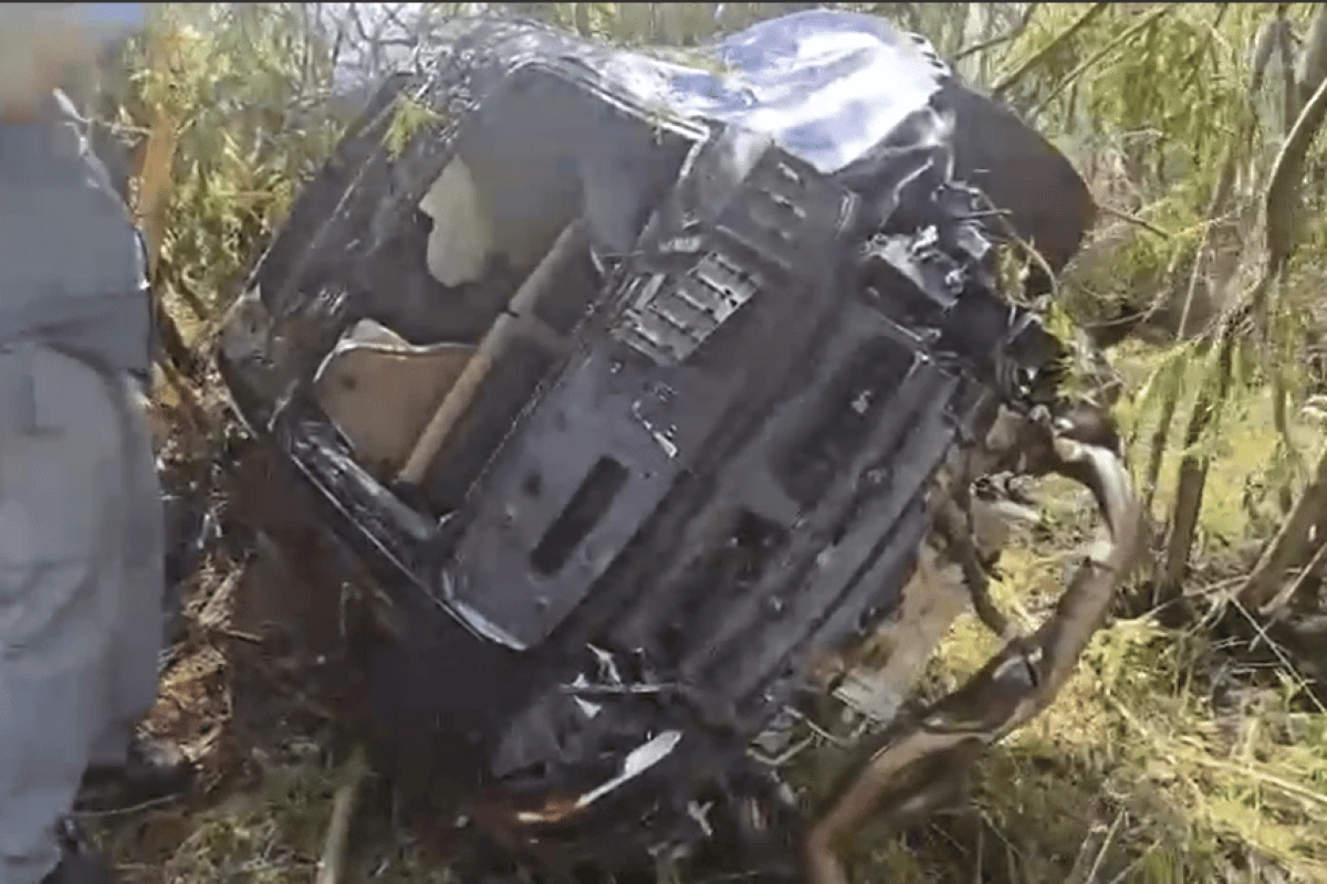 Vídeo: Porsche fica destruído após cair em barranco no interior de SP