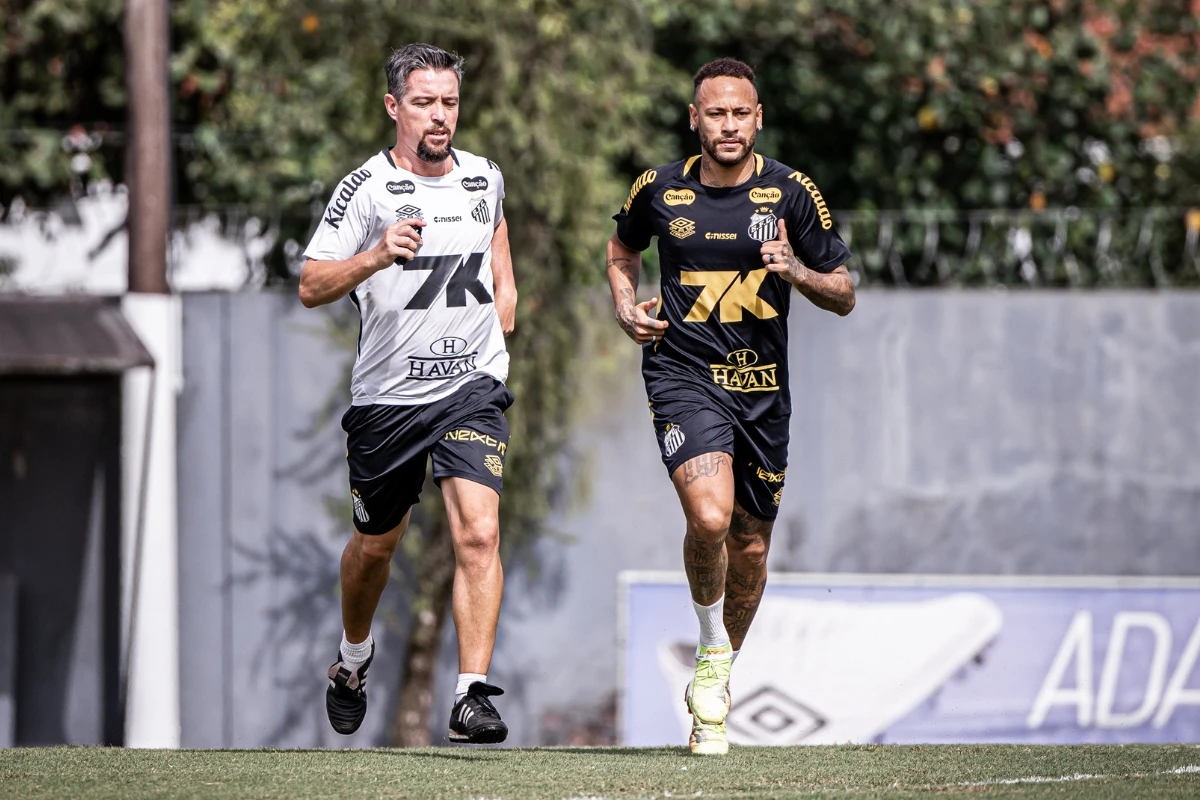 Neymar treina no Santos. Saiba previsão de retorno aos gramados