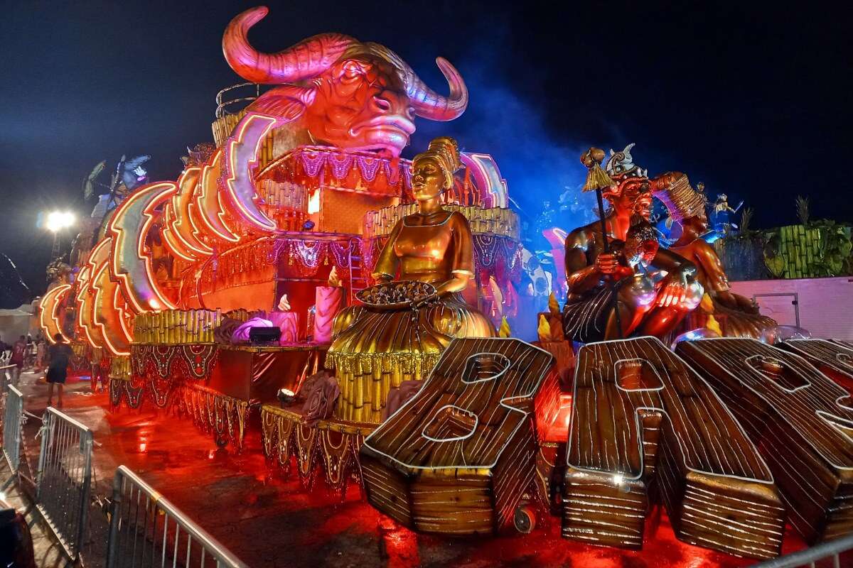 Carnaval: Anhembi abre desfiles com Mancha e Dragões incendiando SP