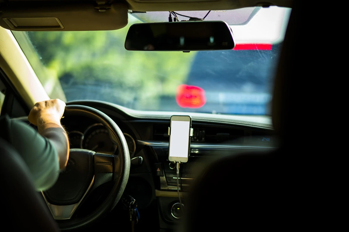 Passageira paga 100 vezes mais por corrida e motorista devolve valor