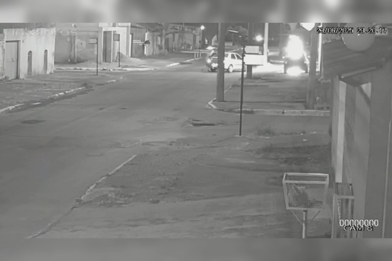 Homem incendeia carro de ex-patrão 9 meses após ser demitido. Vídeo