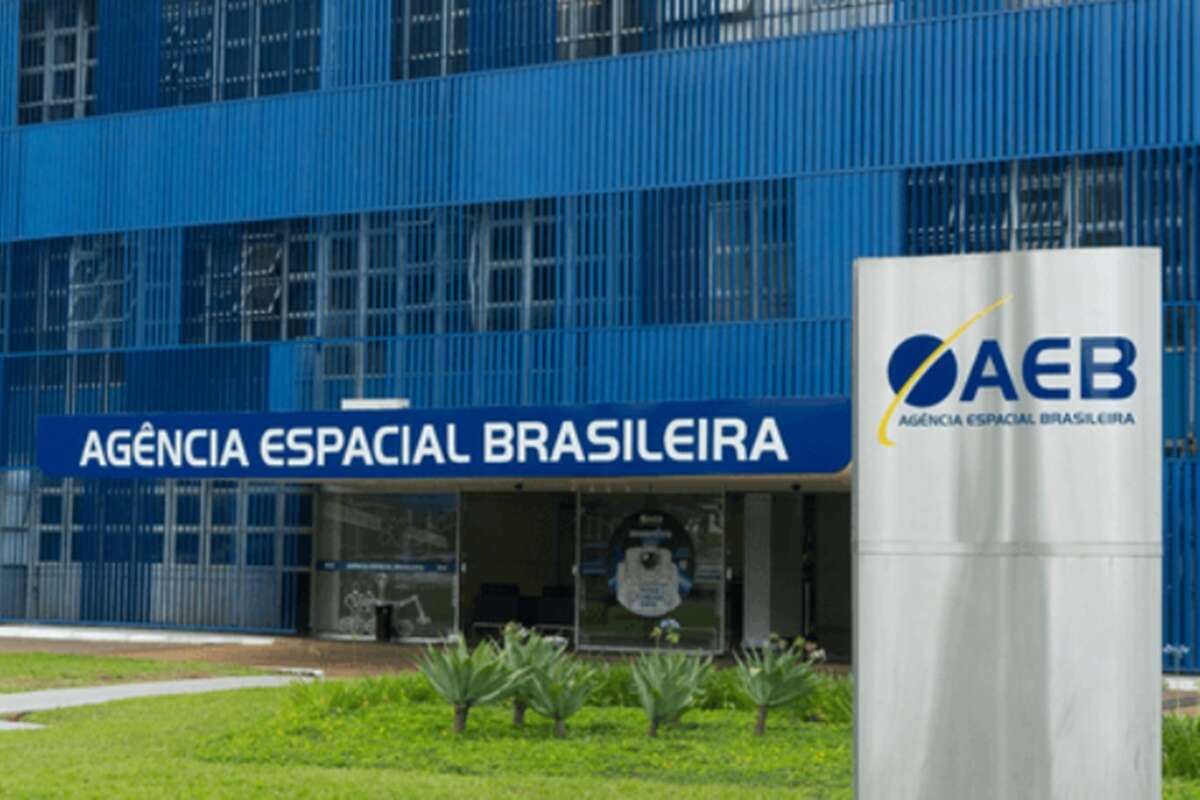 AEB publica edital com 30 vagas e salário inicial de até R$ 10,8 mil