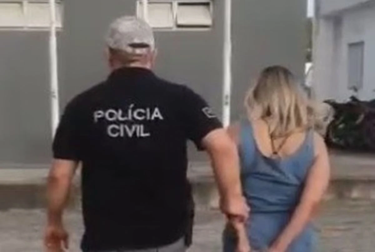 Mulher de 45 anos é presa ao dar 7 facadas em adolescente por ciúmes