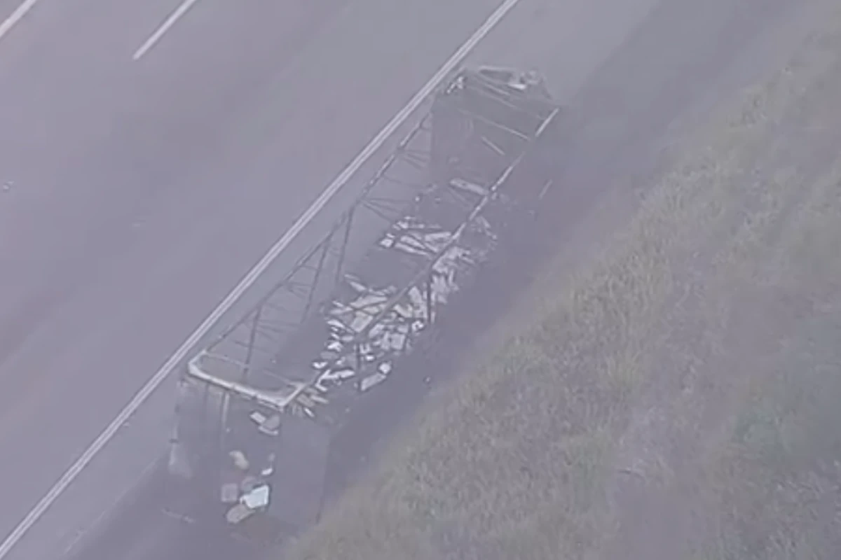 Motorista morre carbonizado após colisão entre carretas no Rodoanel