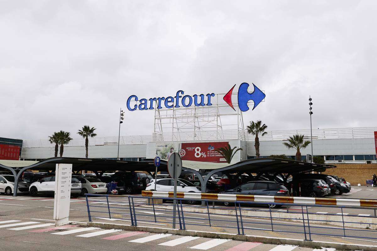 Carrefour anuncia que fechará capital no Brasil e ações disparam