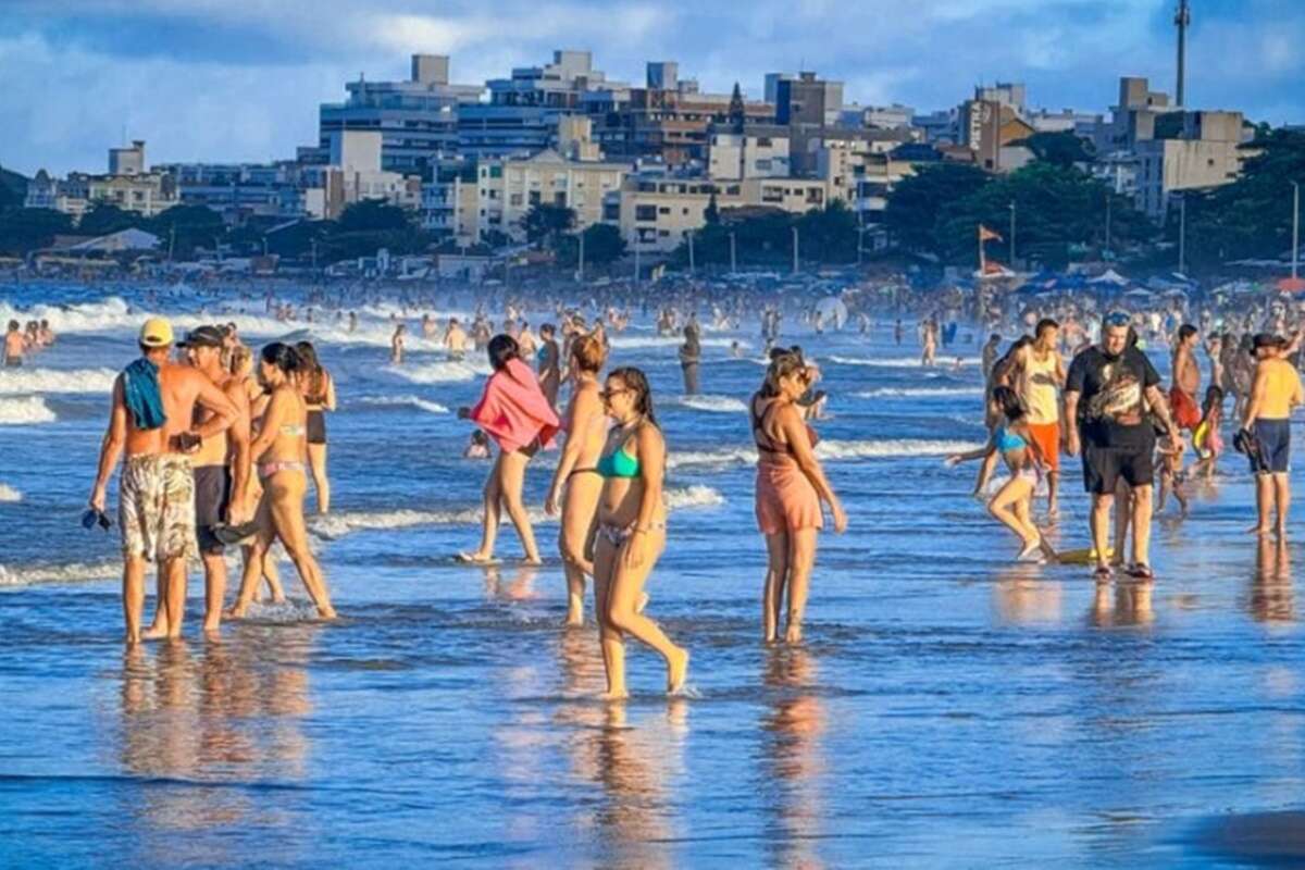 Adolescente desaparece no mar da praia dos Ingleses em Florianópolis