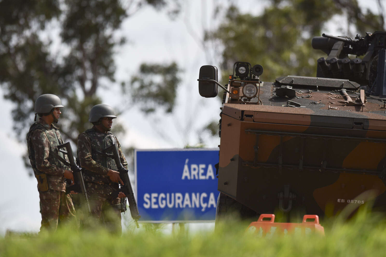 Soldado do Exército morre após queda de árvore em temporal