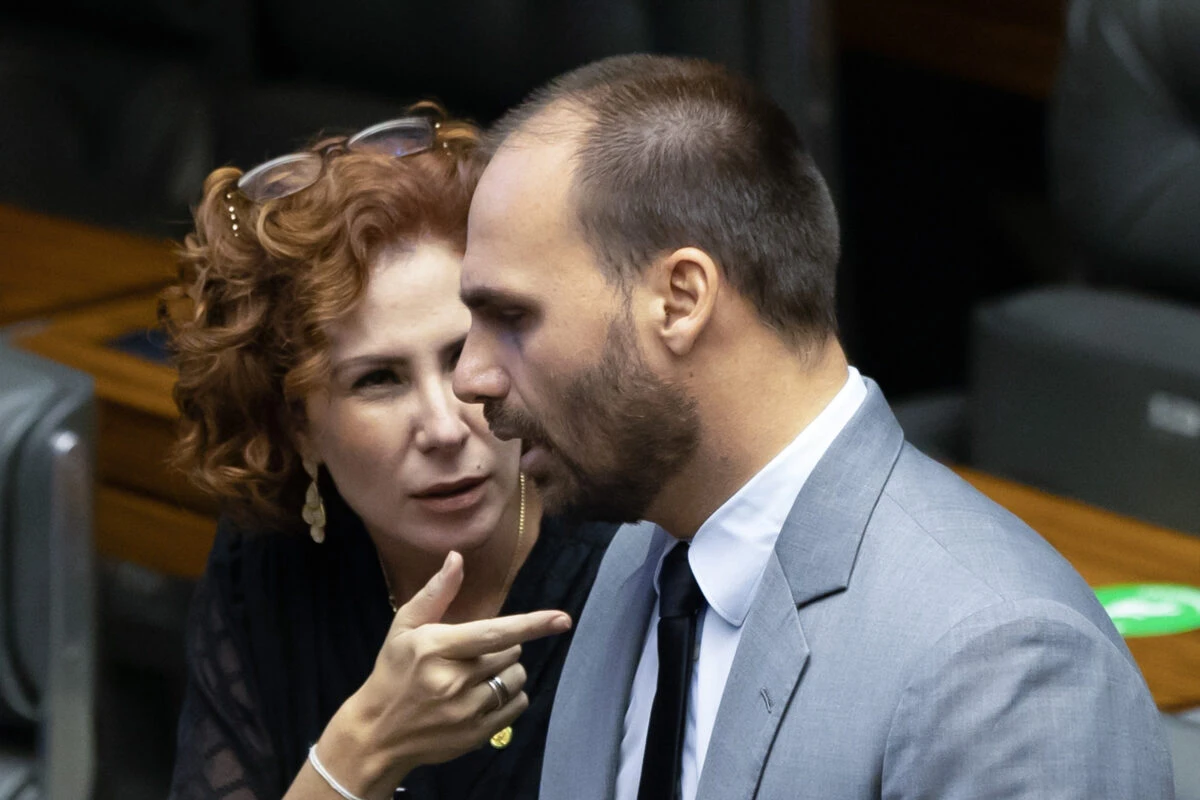 Exilados e exilados (por André Gustavo Stumpf)