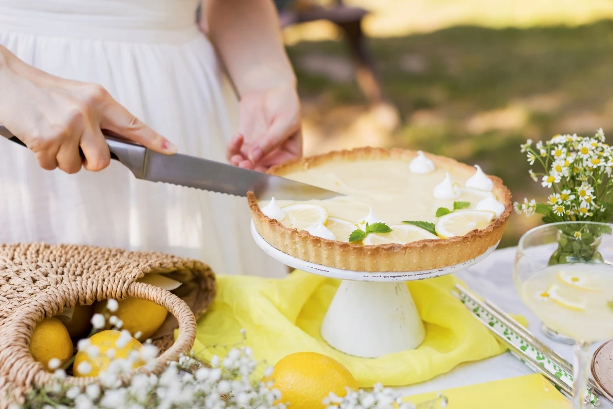 Veja como fazer uma torta de limão fácil e rápida para adoçar o dia