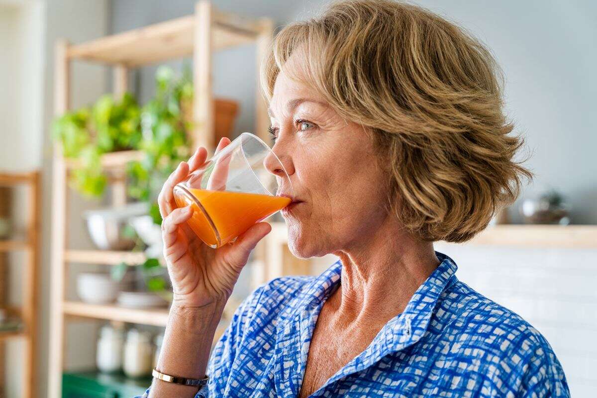 Suco fonte de colágeno ameniza dores nas articulações e rejuvenesce